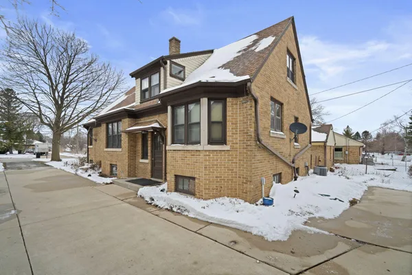 $329,900 | 5144 South 43rd Street, Greenfield, WI 53220