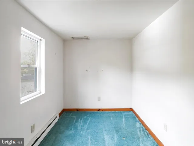 a view of empty room with window