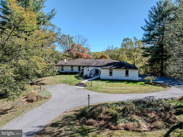 a view of a dining area with furniture