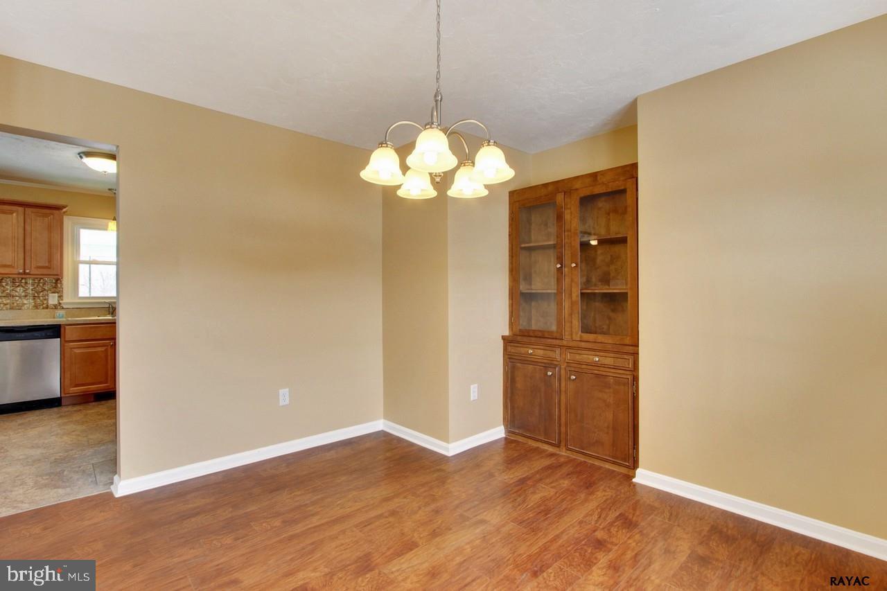 2015 Grandview Road Hanover, PA 17331 - Photo 5 of 25
