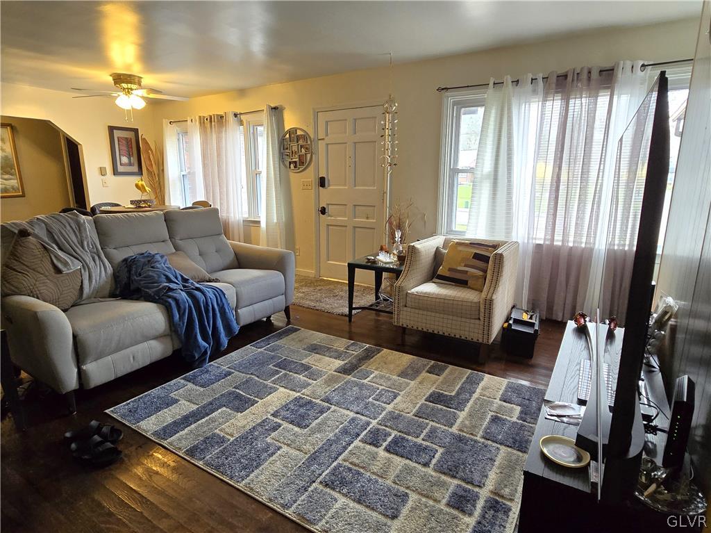 5388 Chapmans Road Orefield, PA 18069 - Photo 5 of 27 Family Room Front Unit