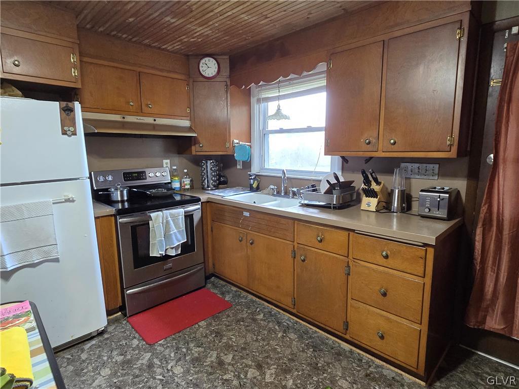 5388 Chapmans Road Orefield, PA 18069 - Photo 7 of 27 Kitchen Front Unit