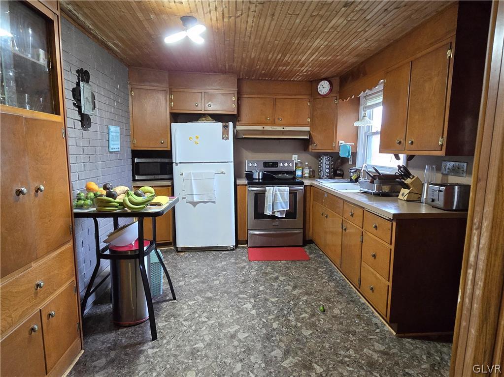 5388 Chapmans Road Orefield, PA 18069 - Photo 9 of 27 Kitchen Front Unit