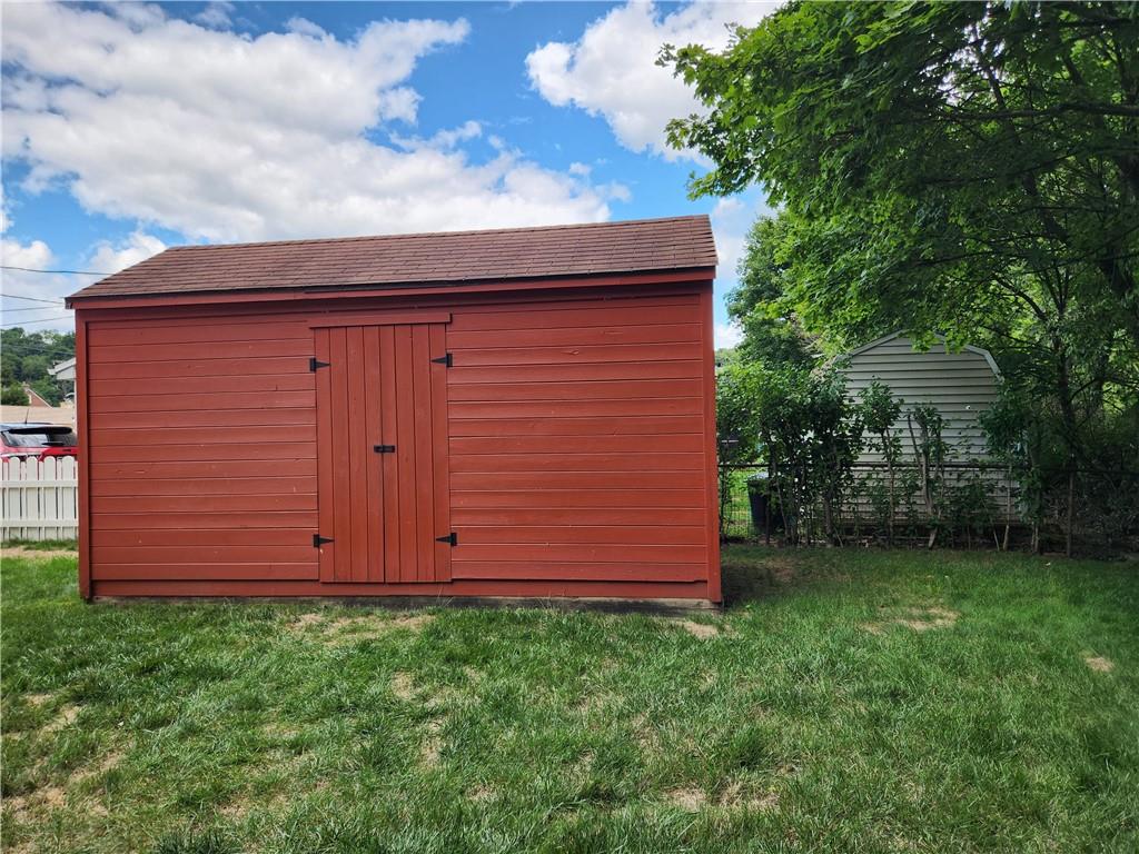 9 South Spring Street Pittsburgh, PA 15223 - Photo 16 of 22 a view of backyard with potted plants and a large tree