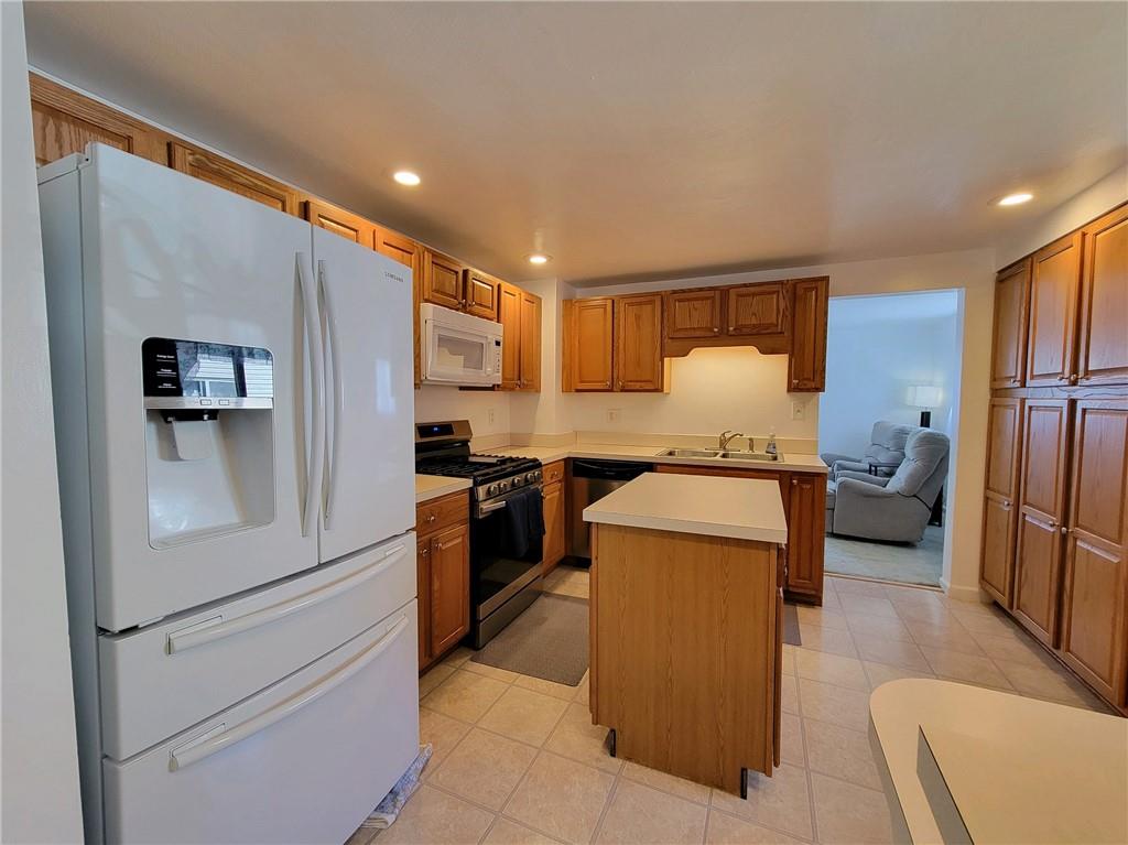9 South Spring Street Pittsburgh, PA 15223 - Photo 4 of 22 a kitchen with a refrigerator and a stove