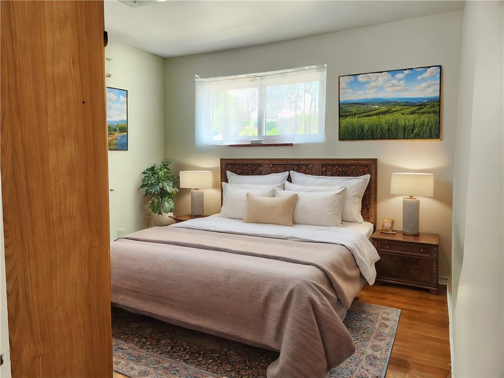 9 South Spring Street Pittsburgh, PA 15223 - Photo 10 of 22 a bedroom with a bed and a painting on the wall