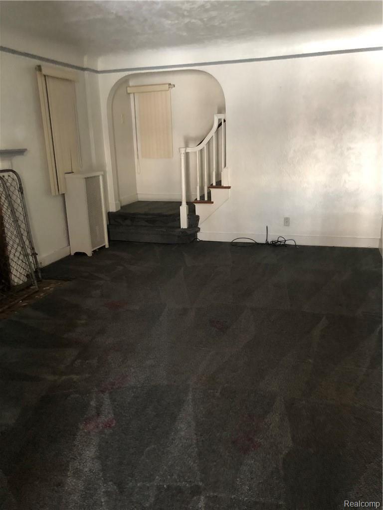 11169 Balfour Road Detroit, MI 48224 - Photo 9 of 13 11169 BALFOUR LIVING ROOM.JPG