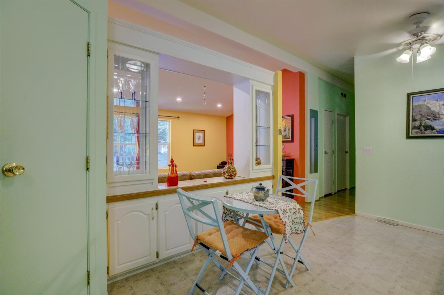 251 Willow Valley Road, Unit 17 Nevada City, CA 95959 - Photo 19 of 58 a room with table chairs and mirrors