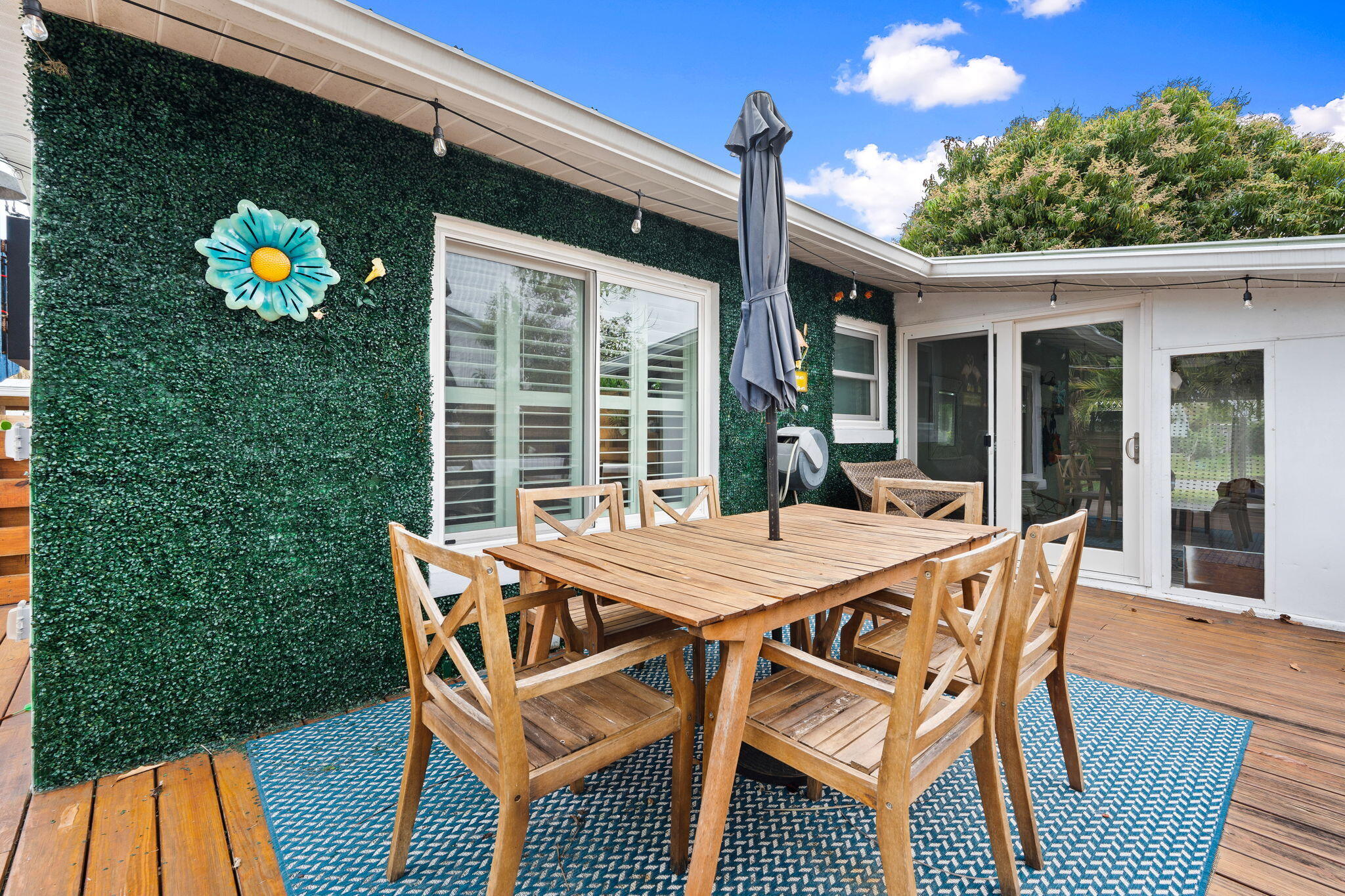 819 Southeast Stypmann Boulevard Stuart, FL 34994 - Photo 21 of 31 a view of a patio with a table and chairs