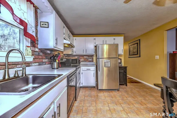 $395,000 | 34 Tara Drive, Glastonbury, CT 06033