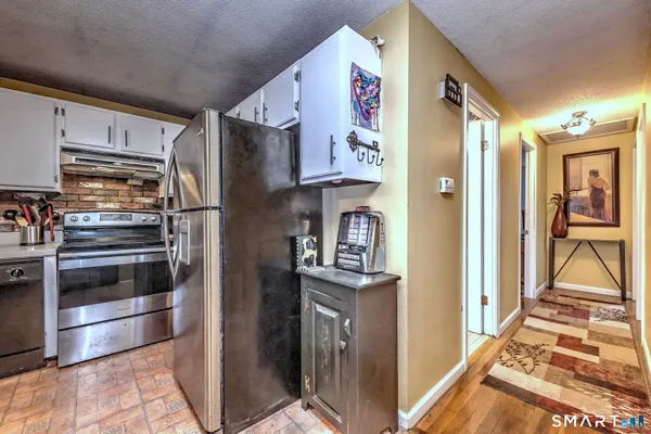 $395,000 | 34 Tara Drive, Glastonbury, CT 06033