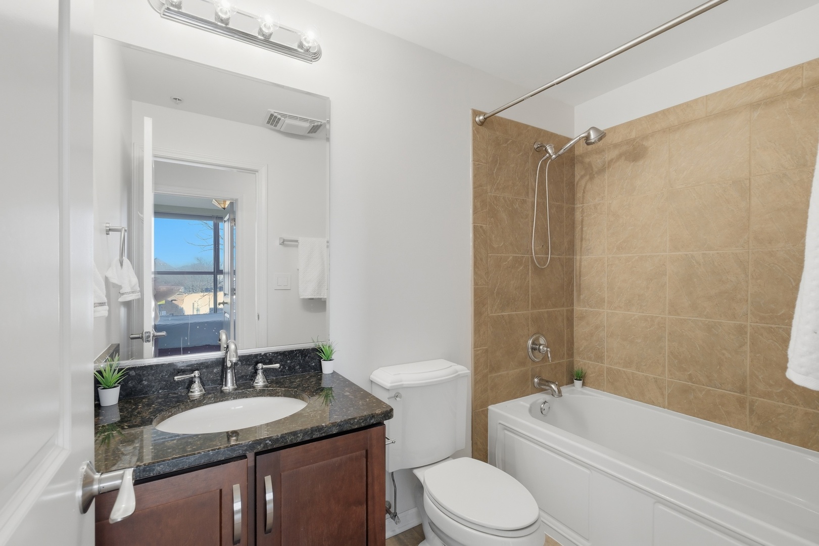 1228 Emerson Street, Unit 304 Evanston, IL 60201 - Photo 18 of 28