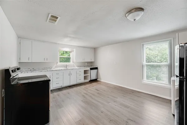 $1,225 | 821 Bond Street, Unit A, Fort Worth, TX 76114