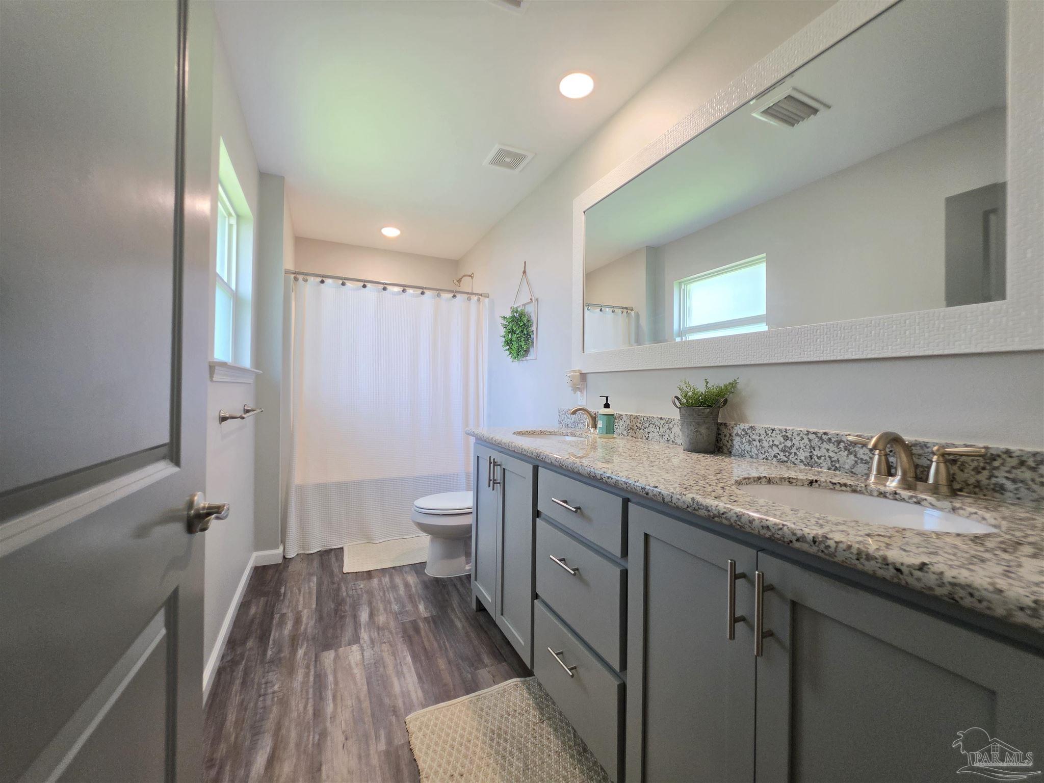 5565 Riviera Drive Milton, FL 32583 - Photo 13 of 22