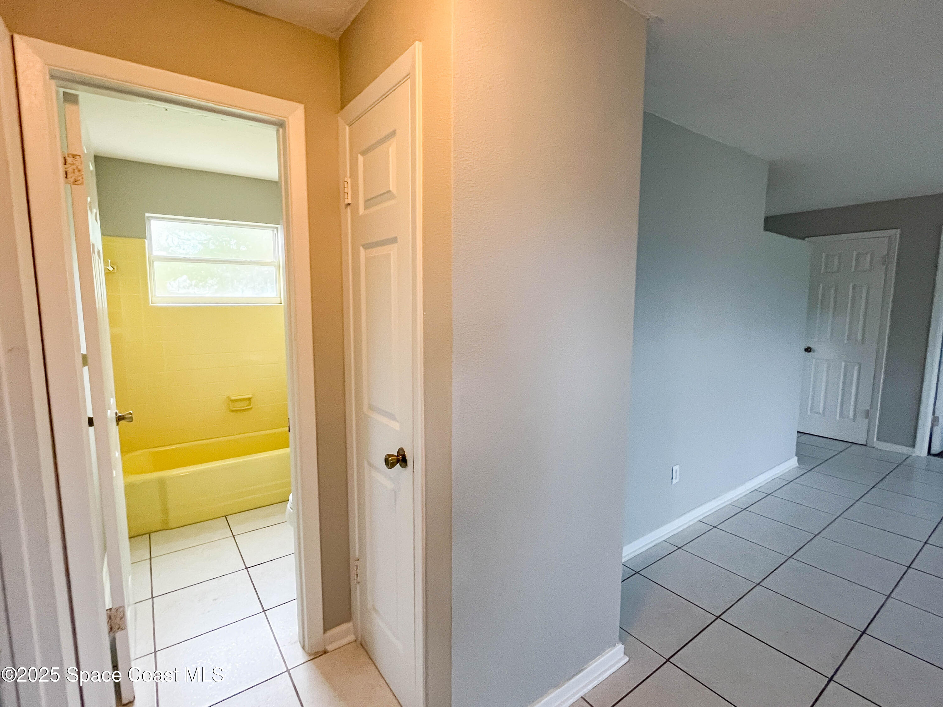 1010 Barclay Drive Cocoa, FL 32927 - Photo 25 of 48 Hallway