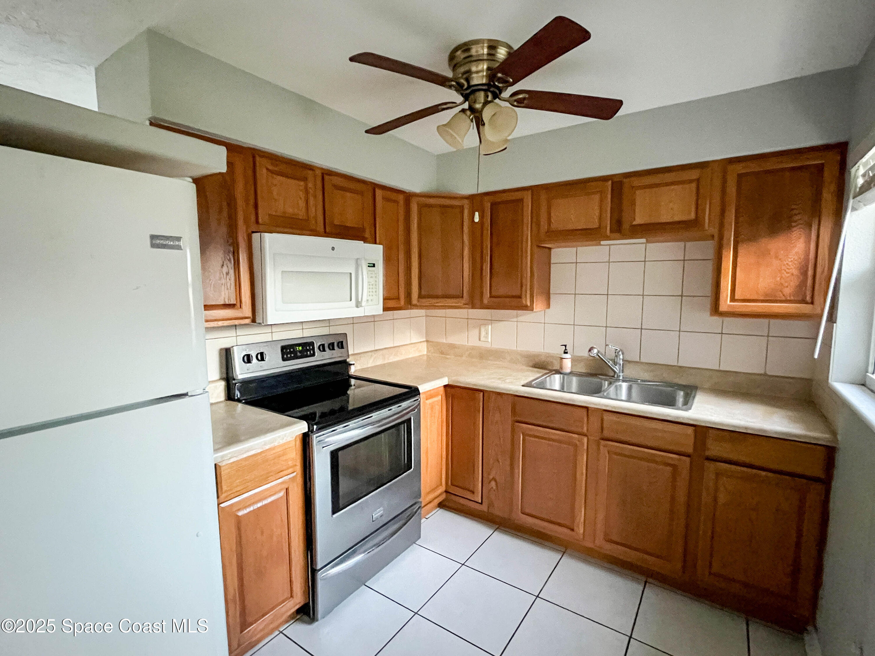 1010 Barclay Drive Cocoa, FL 32927 - Photo 26 of 48 Kitchen
