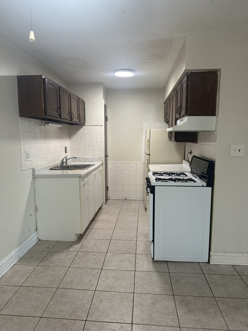 710 Hill Drive, Unit 8307 Hoffman Estates, IL 60169 - Photo 4 of 11