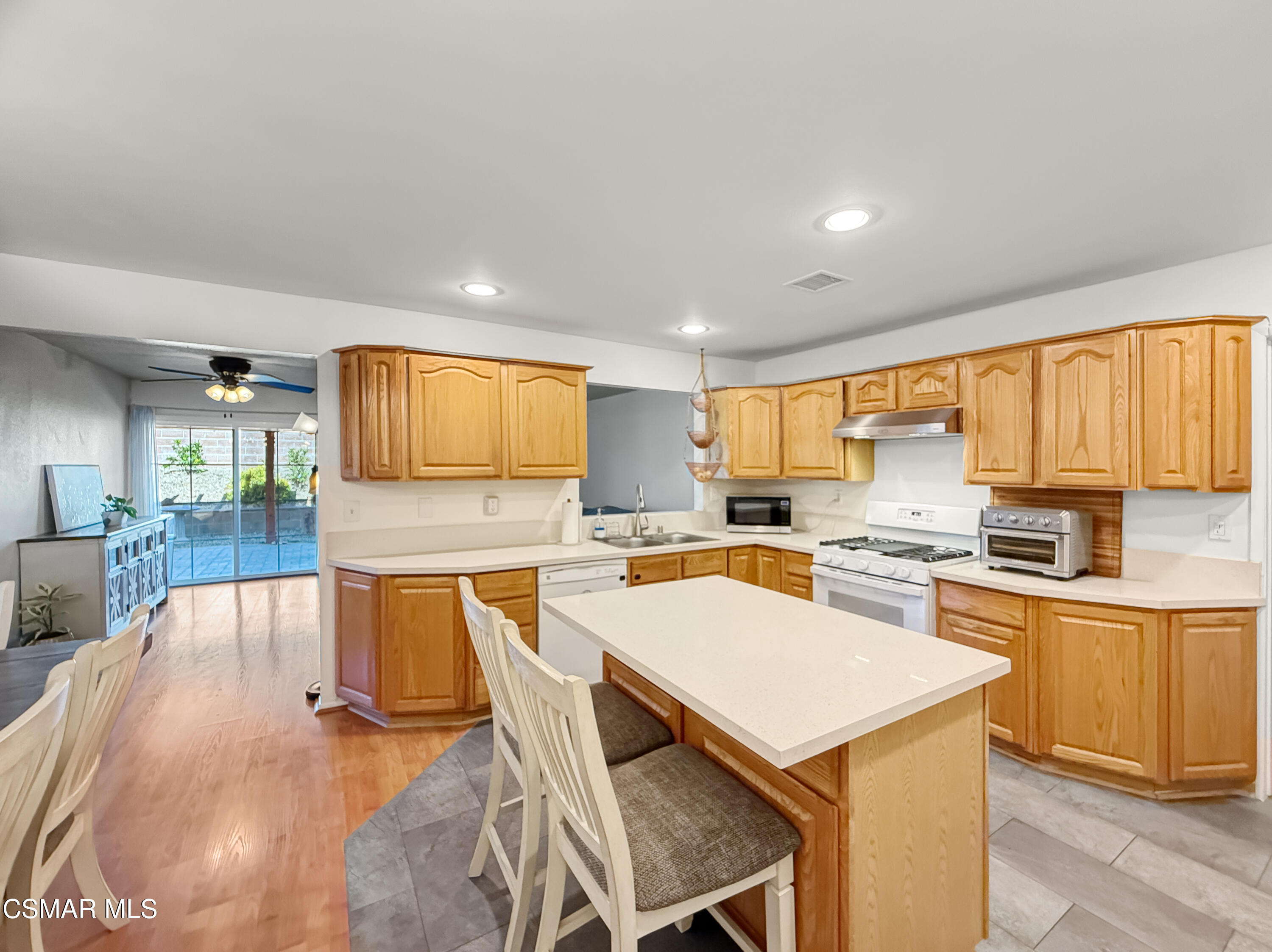3021 Travis Avenue Simi Valley, CA 93063 - Photo 9 of 36 1285c9d96d1c52fa45e89545c4a37e799a352fa5