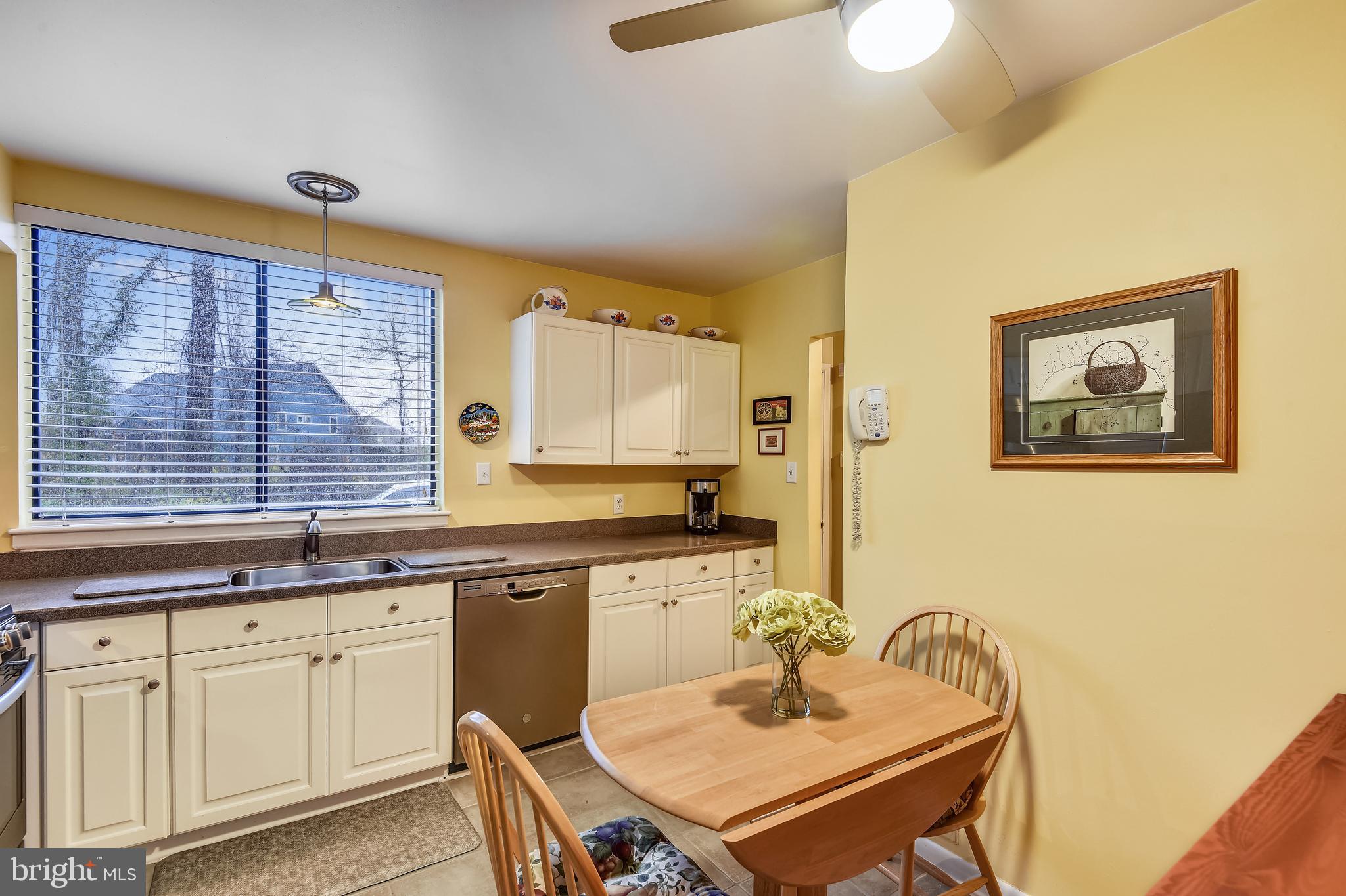 7016 Sherwood Road, Unit 32 Baltimore, MD 21239 - Photo 6 of 41 Eat-In Kitchen