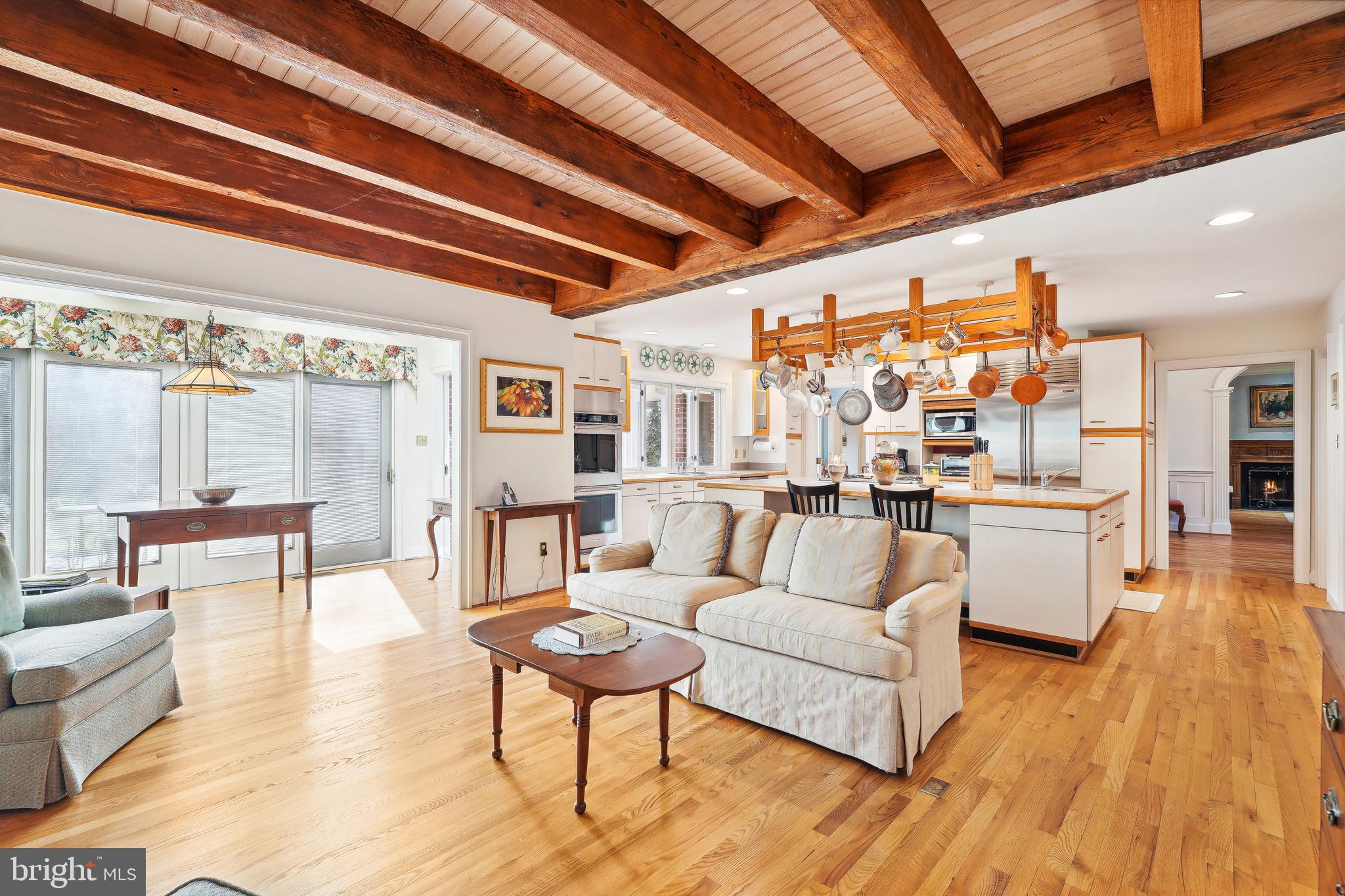 3720 Seminary Road Alexandria, VA 22304 - Photo 12 of 40 Family Room & Kitchen