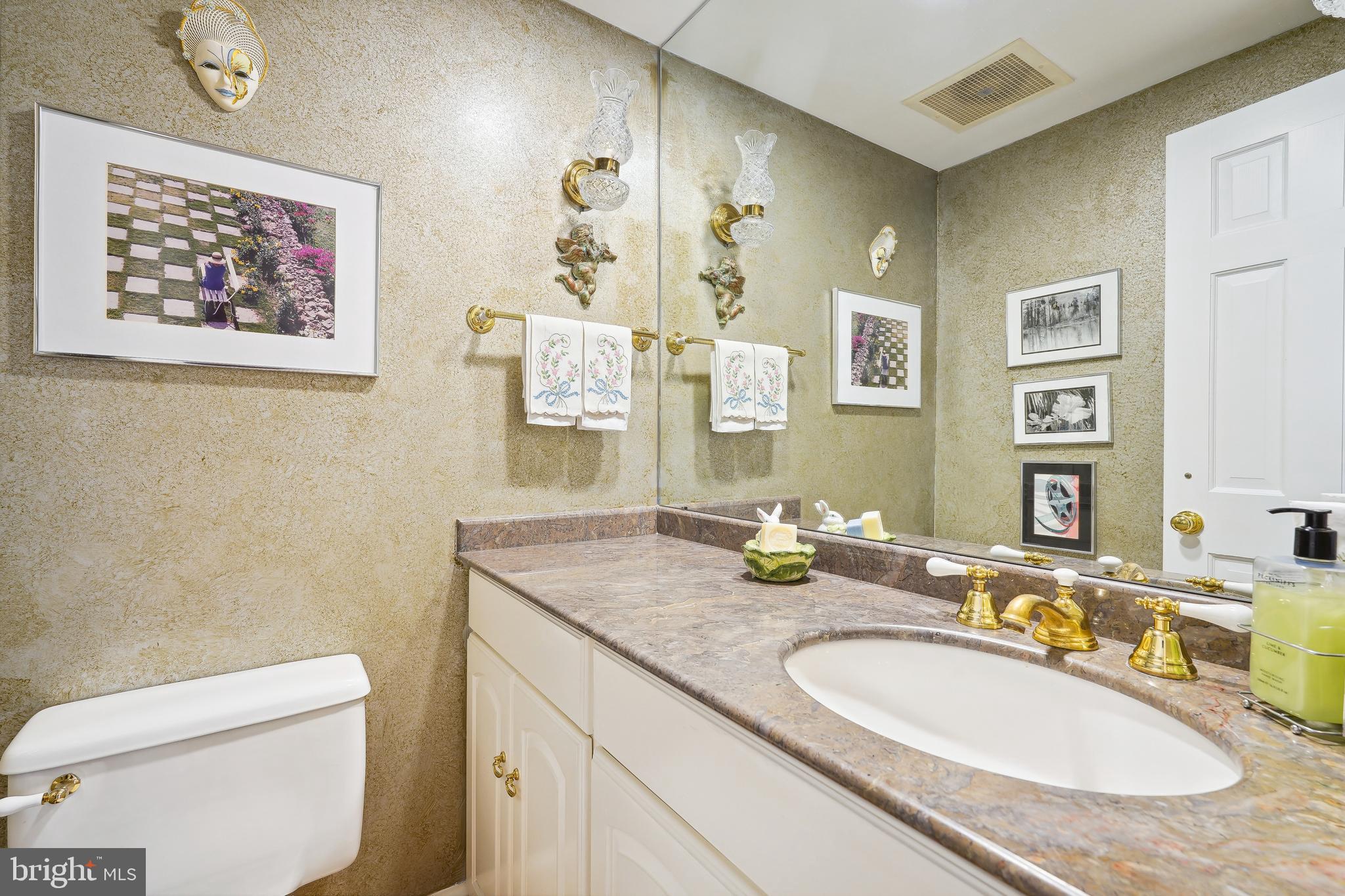 3720 Seminary Road Alexandria, VA 22304 - Photo 18 of 40 Main Level Powder Room