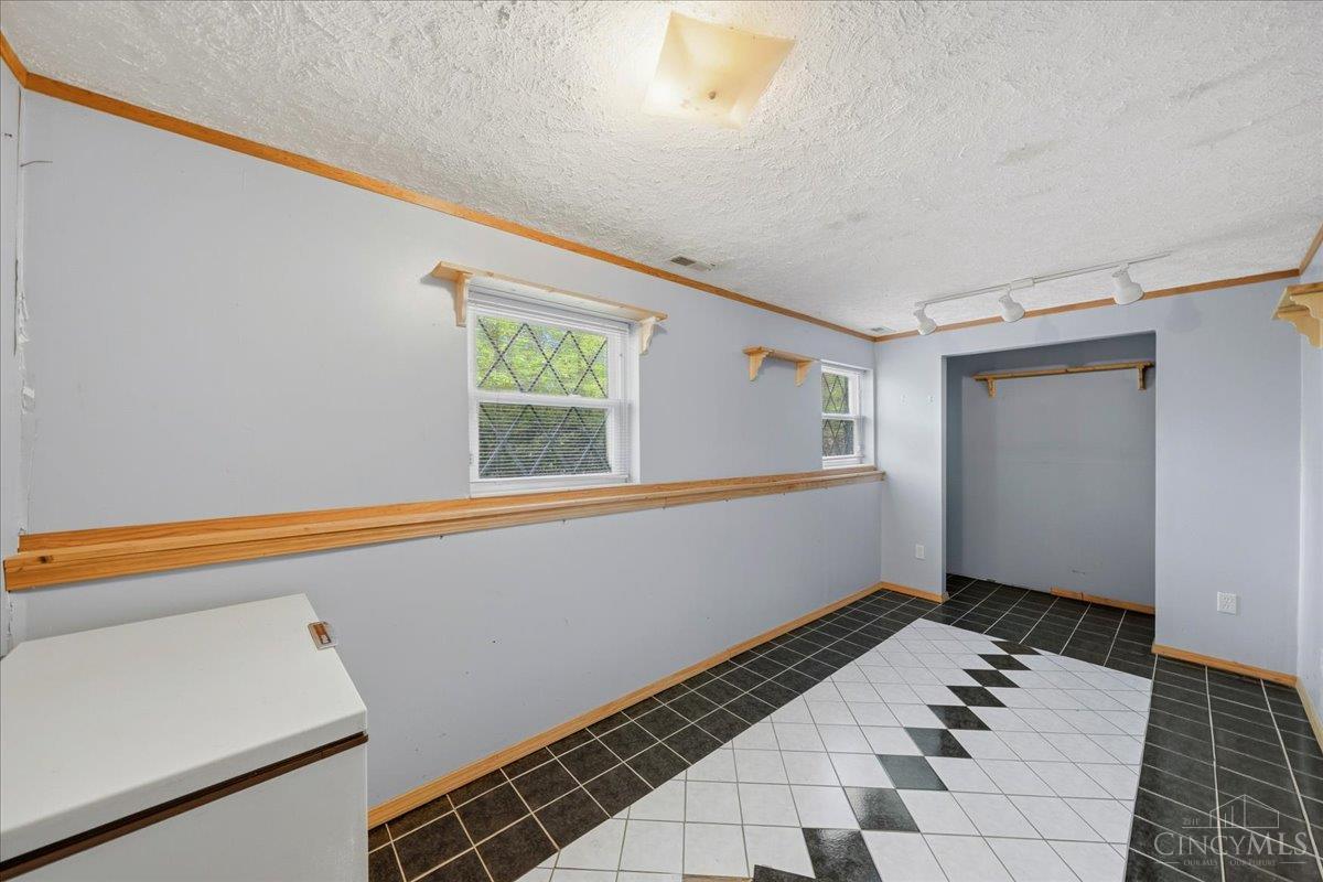 4770 Dent Road Cincinnati, OH 45248 - Photo 17 of 42