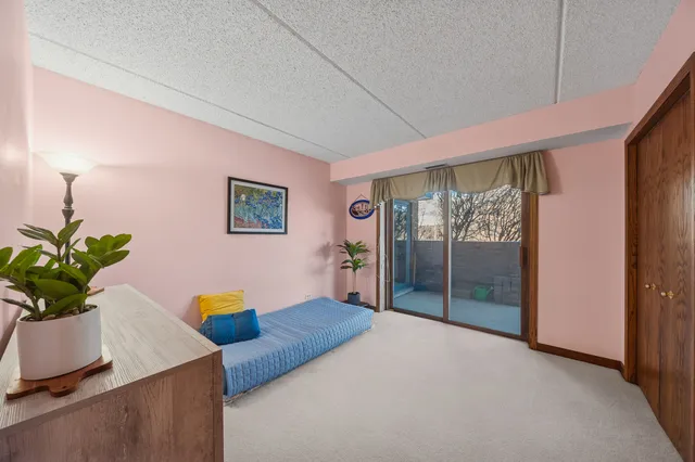 $399,000 | 150 Red Top Drive, Unit 103, Libertyville, IL 60048