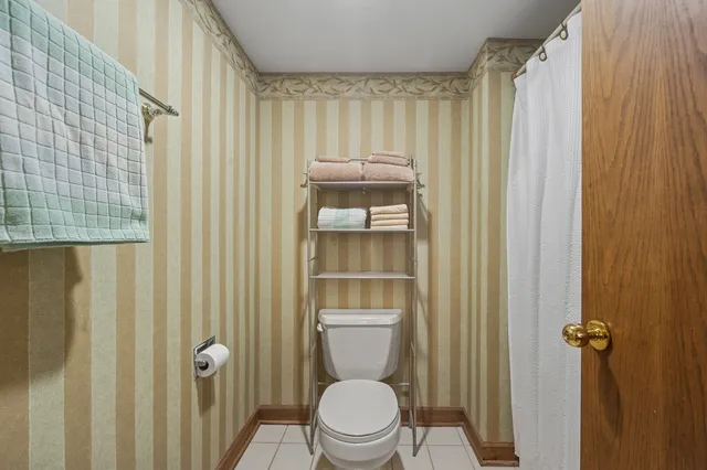 $399,000 | 150 Red Top Drive, Unit 103, Libertyville, IL 60048