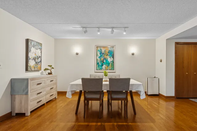 $399,000 | 150 Red Top Drive, Unit 103, Libertyville, IL 60048