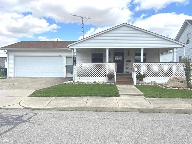 $320,000 | 1216 North Cherry Street, Rushville, IN 46173
