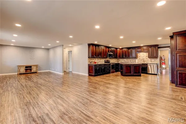 $279,999 | 216 Sherrie Drive, Sikeston, MO 63801