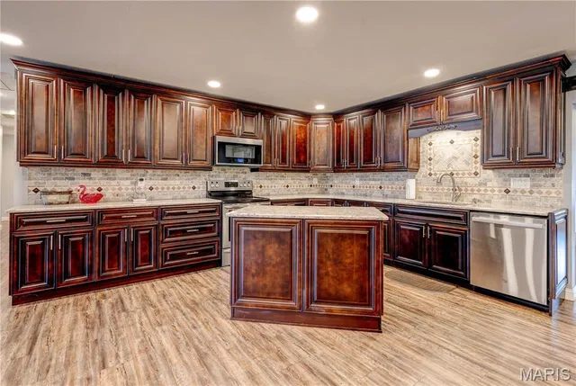 $279,999 | 216 Sherrie Drive, Sikeston, MO 63801