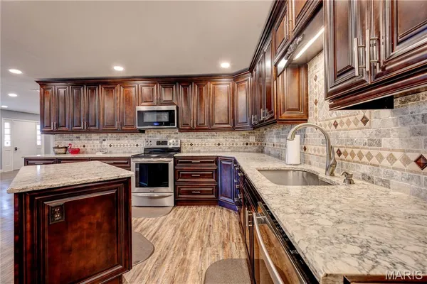 $279,999 | 216 Sherrie Drive, Sikeston, MO 63801