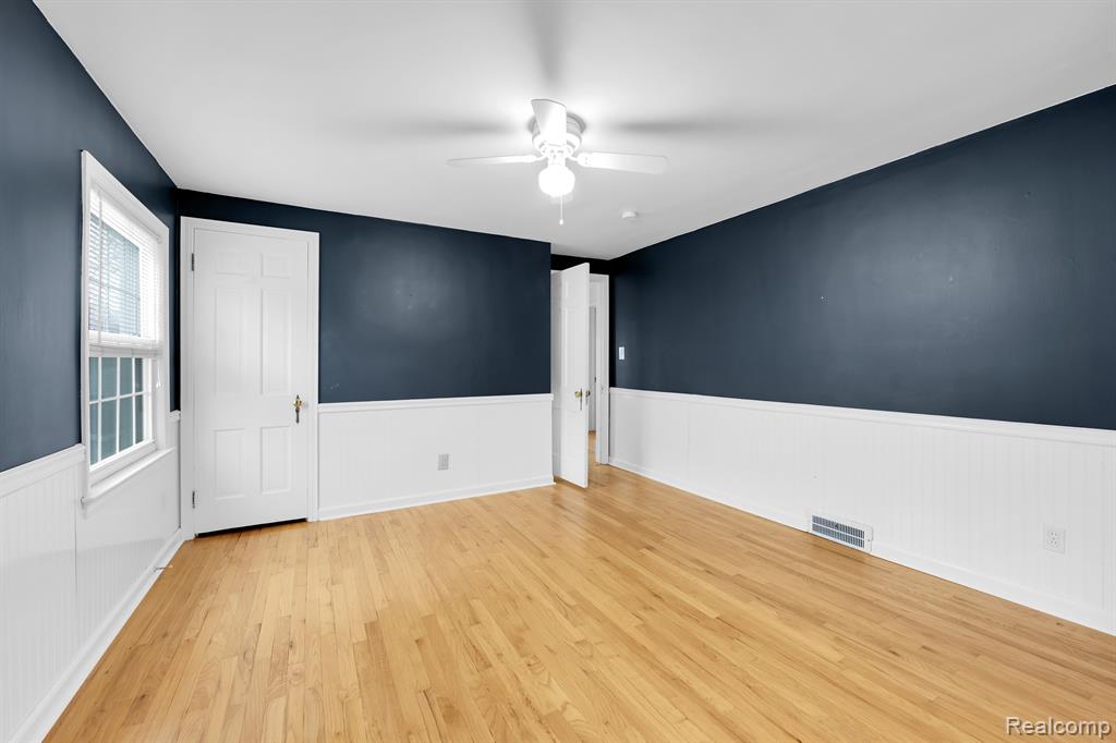 909 Columbia Road Berkley, MI 48072 - Photo 19 of 28