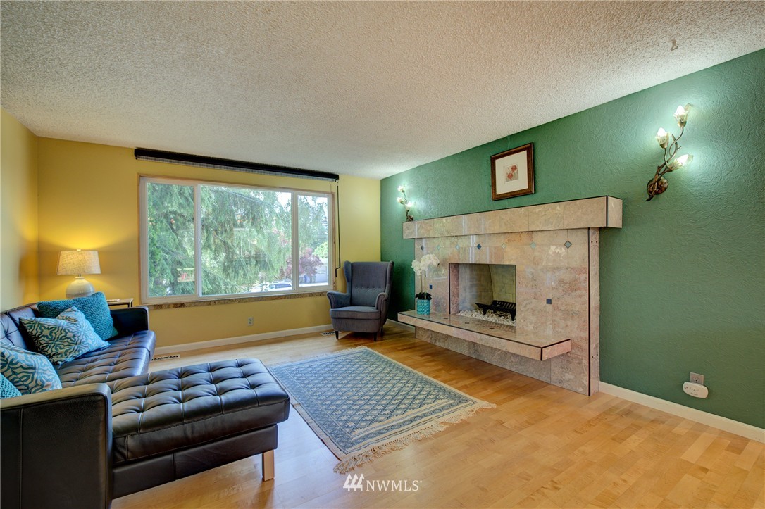 11328 Southeast 180th Place Renton, WA 98055 - Photo 2 of 25 Gallery Image 2