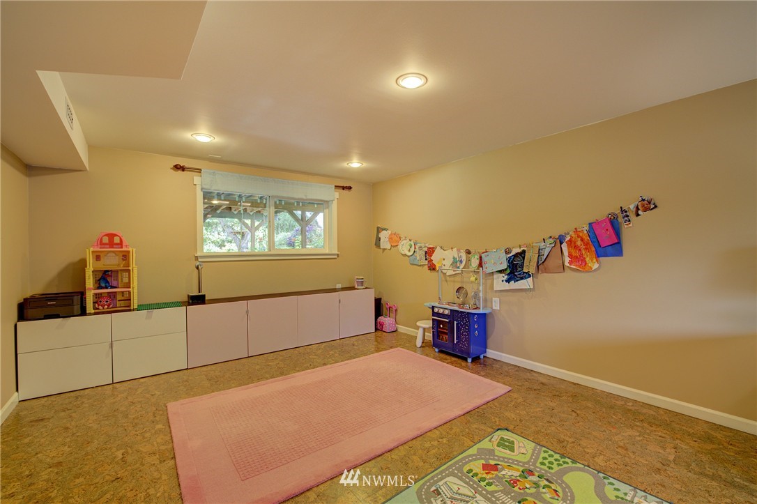 11328 Southeast 180th Place Renton, WA 98055 - Photo 16 of 25 Gallery Image 16