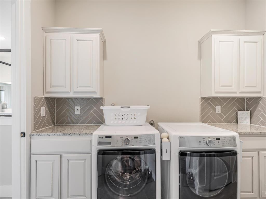 544 Majors Road Van Alstyne, TX 75495 - Photo 20 of 36 a utility room with dryer and washer