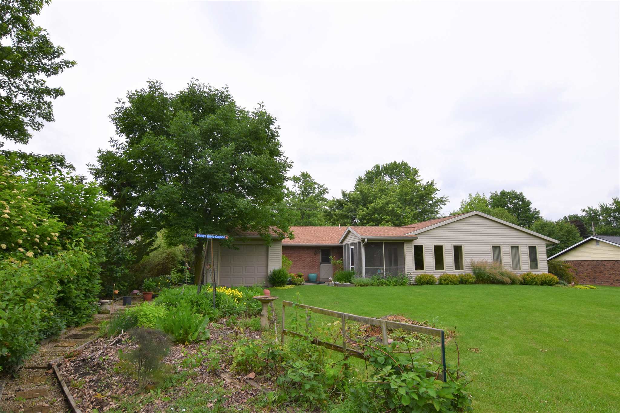 8405 West Butternut Road Muncie, IN 47304 - Photo 2 of 33 Gallery Image 2