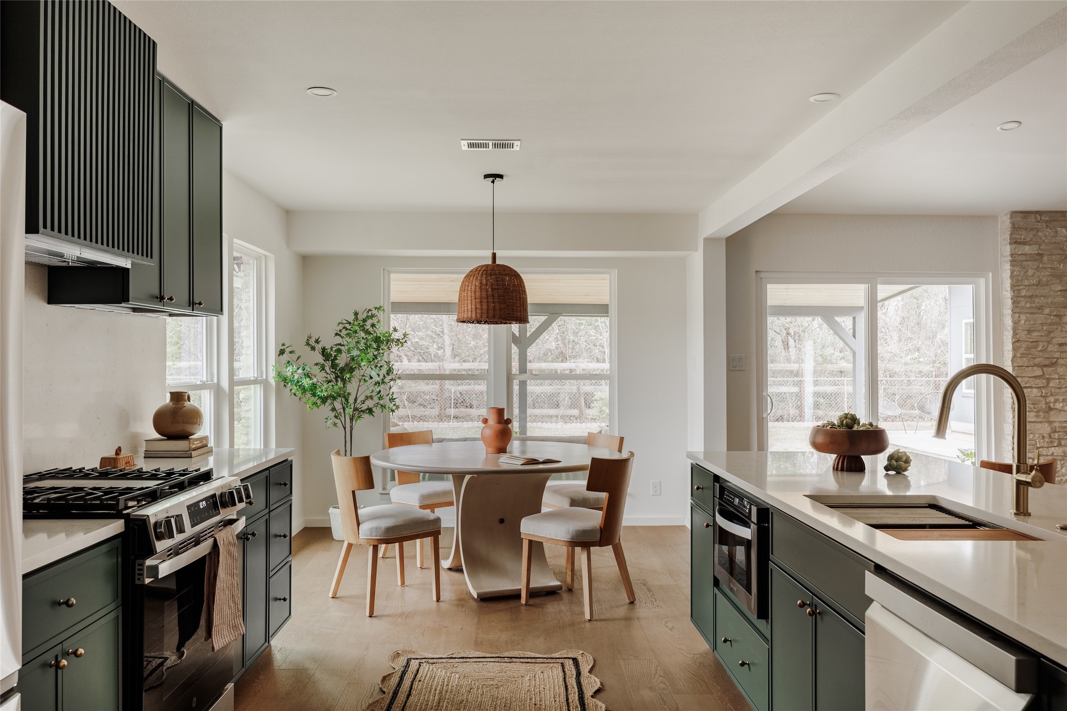 7104 Greenock Street Austin, TX 78749 - Photo 11 of 40 Abundance of natural light