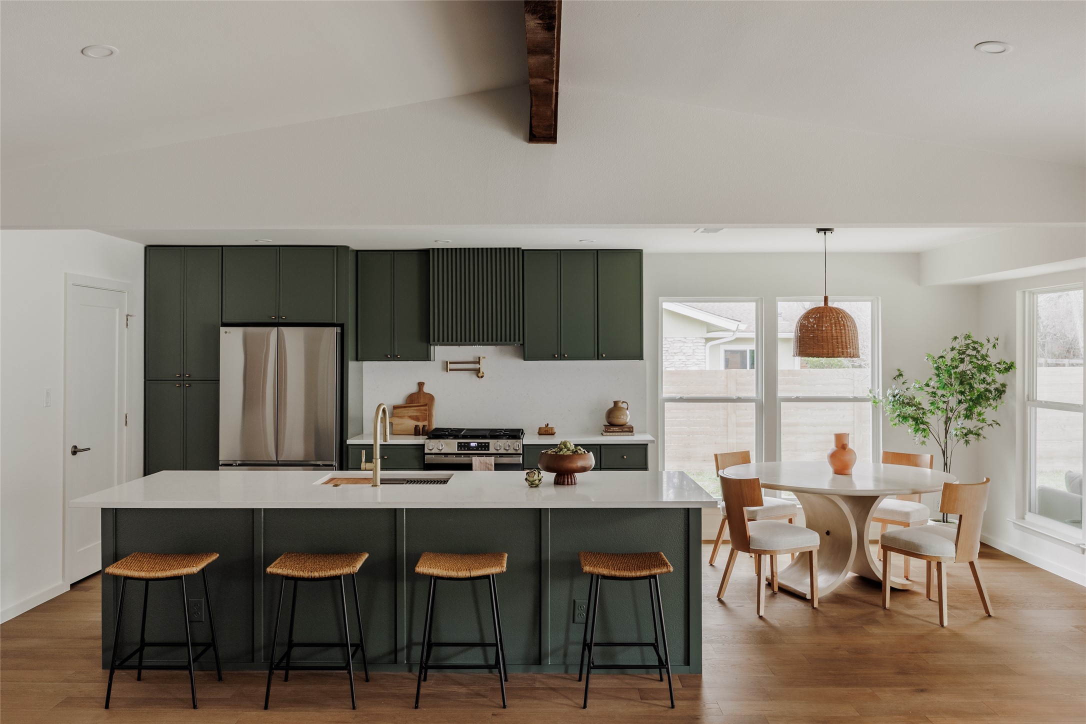 7104 Greenock Street Austin, TX 78749 - Photo 7 of 40 Custom cabinets