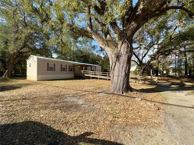 $1,200 | 31142 Highway 190, Lacombe, LA 70445