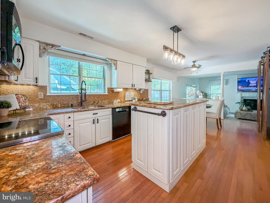 152 Aspen Road Yardley, PA 19067 - Photo 9 of 42 Kitchen