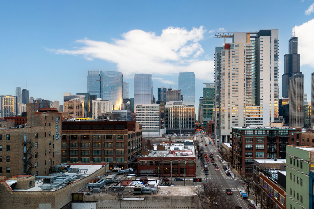 900 West Washington Boulevard, Unit 802 Chicago, IL 60607 - Photo 17 of 36 a city view with lot of high rise buildings