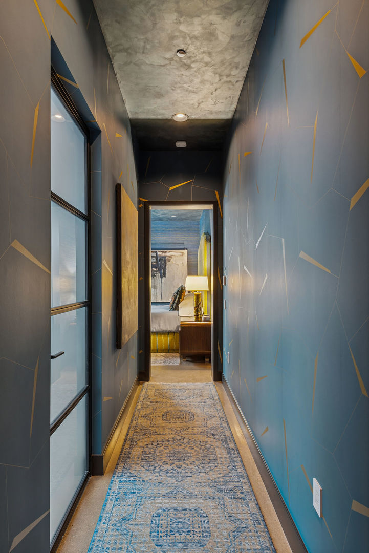 900 West Washington Boulevard, Unit 802 Chicago, IL 60607 - Photo 20 of 36 a view of a hallway