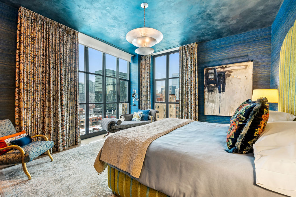 900 West Washington Boulevard, Unit 802 Chicago, IL 60607 - Photo 22 of 36 a bedroom with a bed and large windows