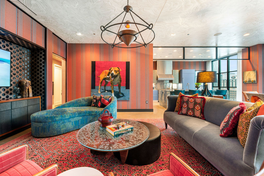 900 West Washington Boulevard, Unit 802 Chicago, IL 60607 - Photo 4 of 36 a living room with furniture and a potted plant