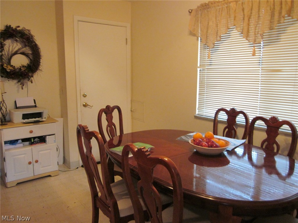 13587 Whitney Road Strongsville, OH 44136 - Photo 10 of 21 Eat in area of Apt B