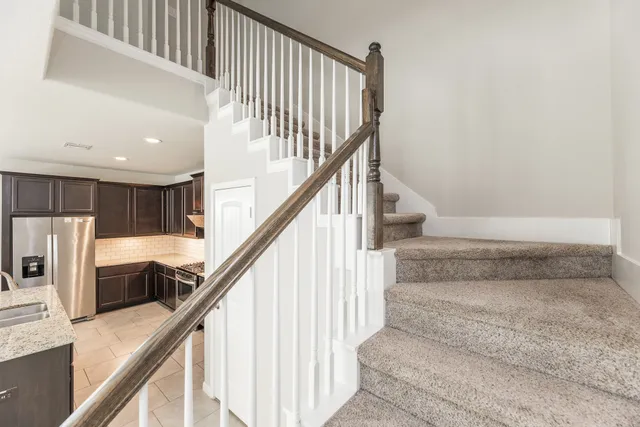 a view of entryway and kitchen