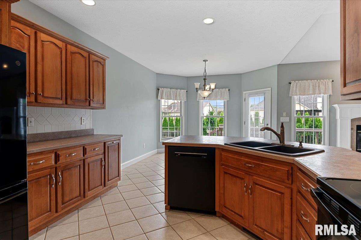 517 Heathrow Lane Rochester, IL 62563 - Photo 18 of 56