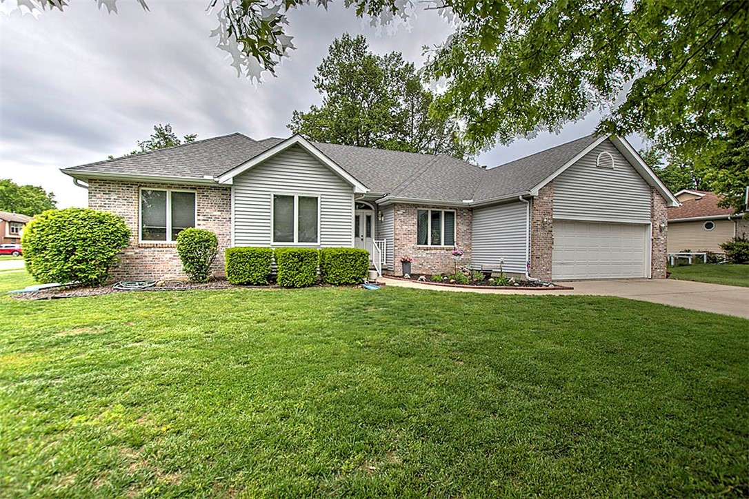 2575 Deerfield Court Decatur, IL 62521 - Photo 5 of 34